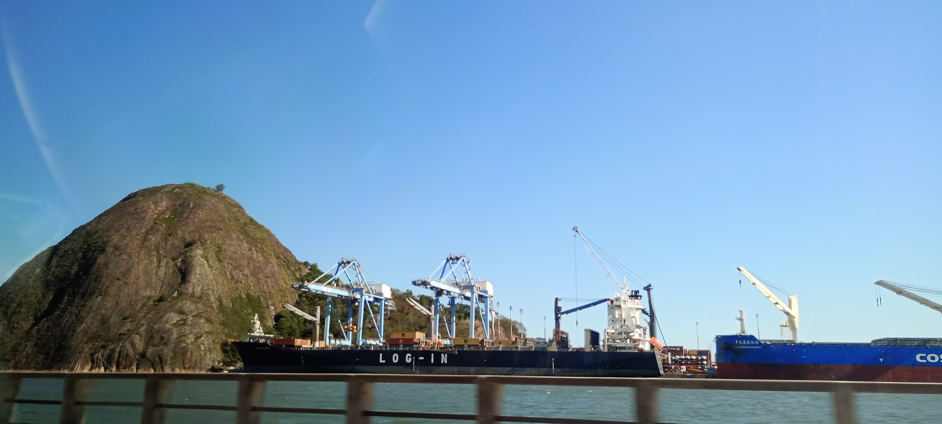 Porto de Vitória visto da Terceira Ponte