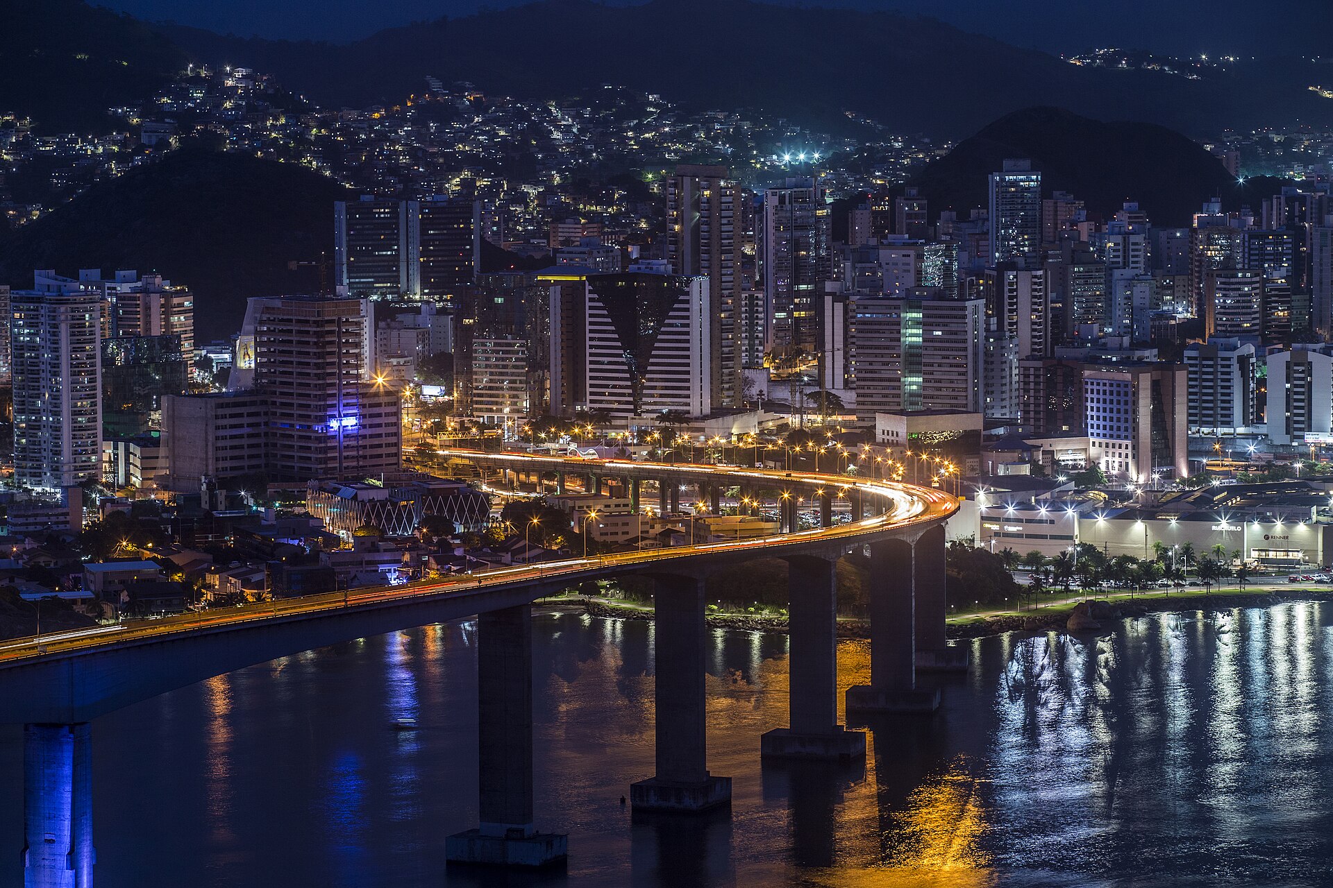 Terceira Ponte e Vitória à noite